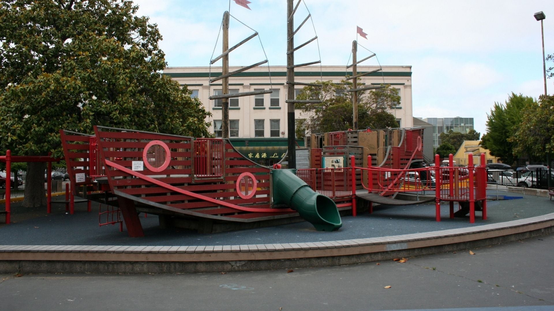 Lincoln Square Recreation Play Structure in Oakland
